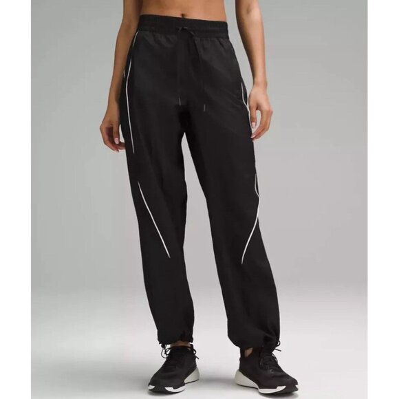 lululemon License to Train Mid-Rise Lightweight Jogger Size: 14 - Picture 1 of 12